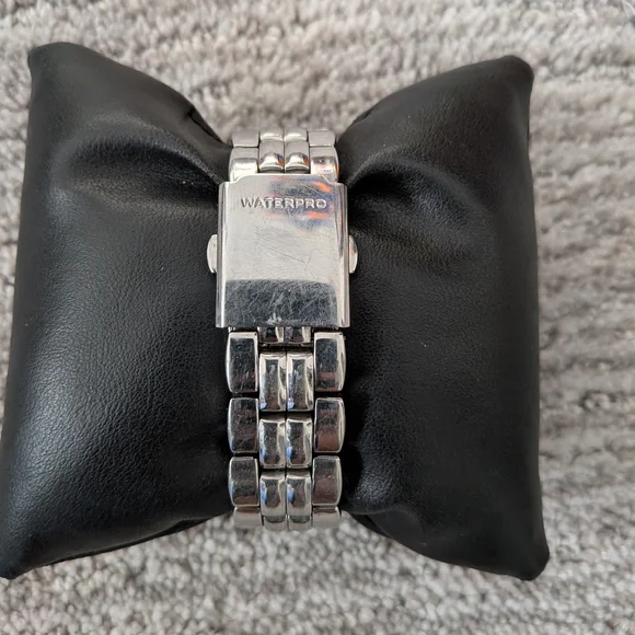 Great condition Guess Watch/Stainless Steel, Silver In Color-Comes W/Extra Links - Picture 6 of 8